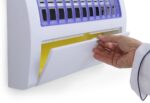 Insektenvernichter mit Klebeplatten 120 m², HENDI, 230V/36W, 540x80x(H)281mm – Bild 3