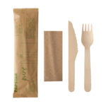 Bestecksets aus Holz Messer Gabel Serviette einzeln verpackt in Papierbeutel, 50 Stk.