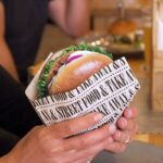 Papierbeutel FSC MIX fettdicht weiß mit Druck "Street Food & take away", 16 x 17 cm, 500 Stk. – Bild 2