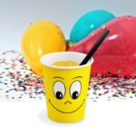Heiß- und Kaltgetränkebecher Pappbecher 'Smiling face' 200ml 280ml, 50 Stk. – Bild 2